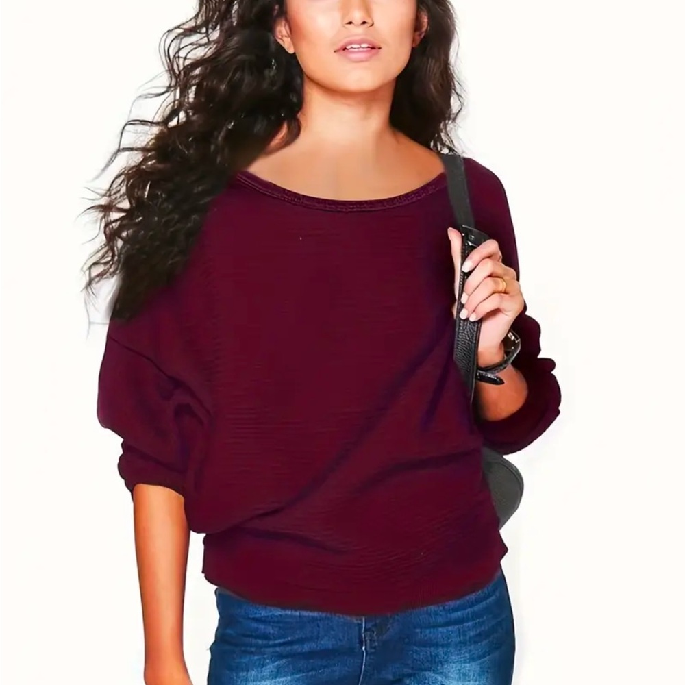 💕SOLD 3/$20 NWOT Red Oversized Crew Neck shirt with Three Quarter Sleeves